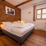 Zur Rose In Bij De Piste *