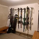 Zur Rose In Bij De Piste *
