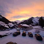 Zur Rose In Bij De Piste بيروانغ
