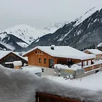 Zur Rose In Bij De Piste *