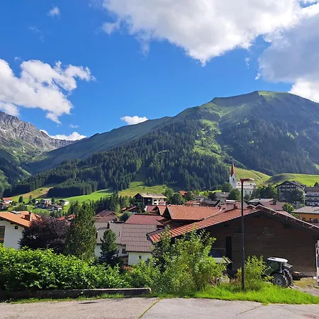 Zur Rose In Bij De Piste Berwang